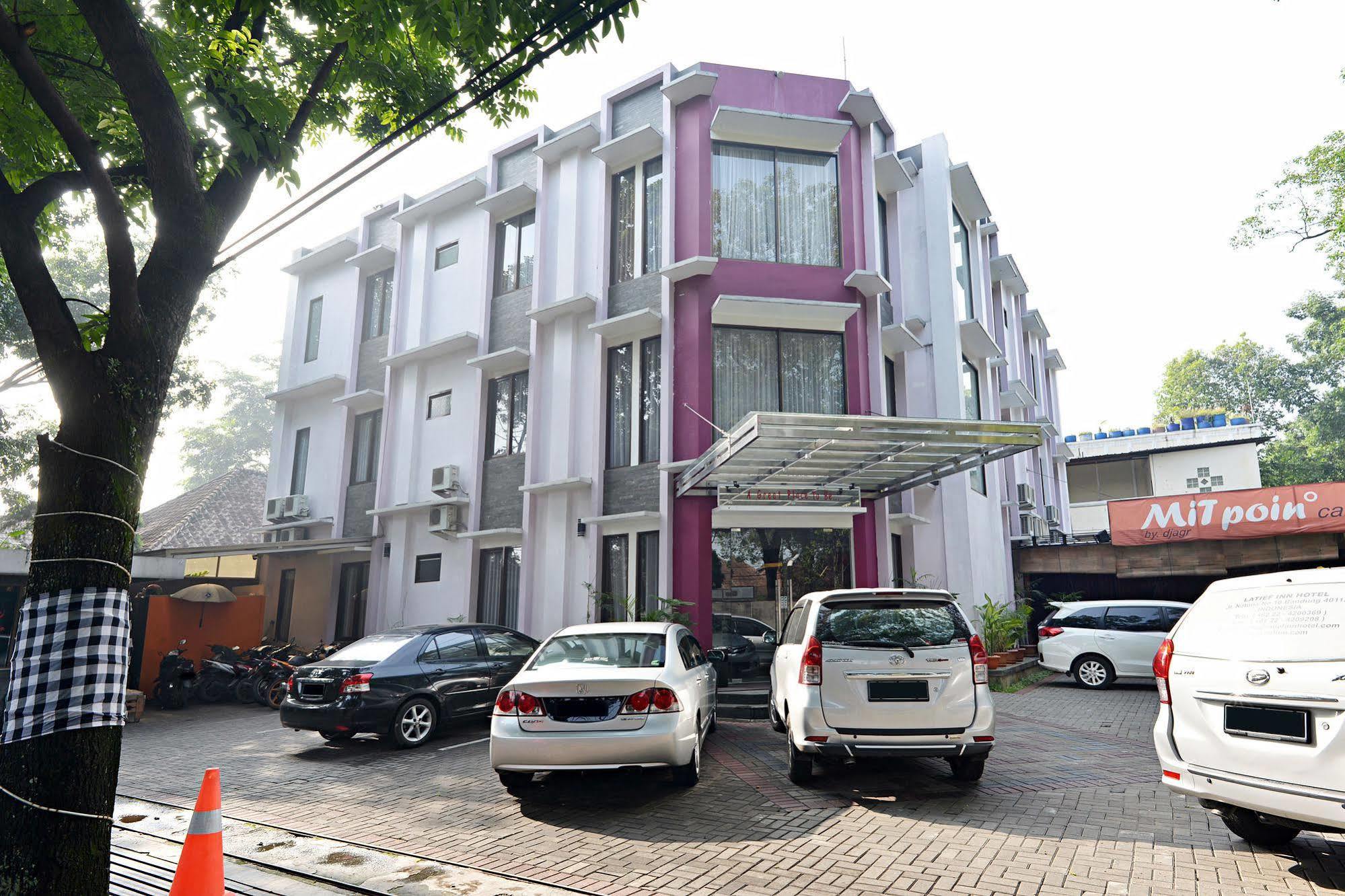 Zen Rooms Riau Natuna Bandung Exterior photo